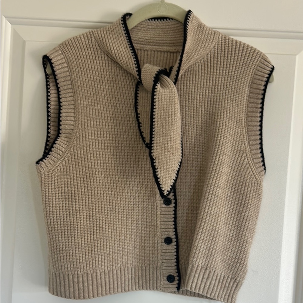 Commense Tie Neck Contrast Trim Button Sweater Vest. Size M.  NWT